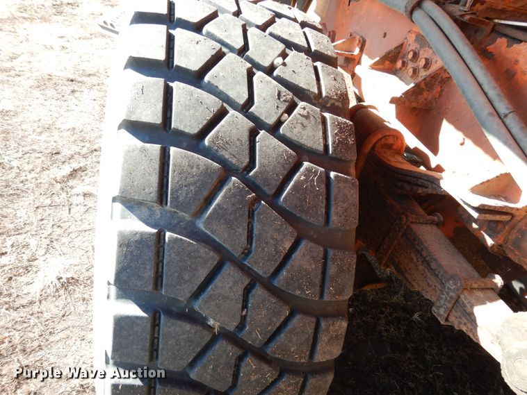 image for item EC9065 1985 Oshkosh P-2526-1 spreader truck