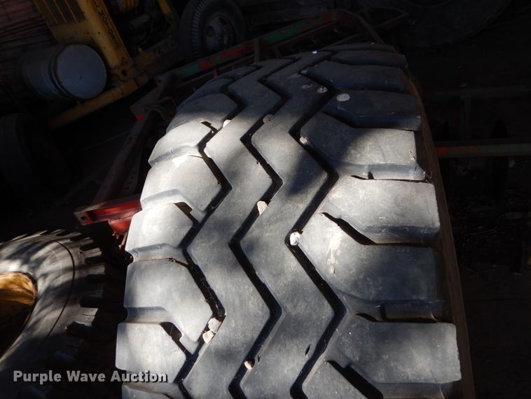 image for item EC9066 (5) tires and wheels