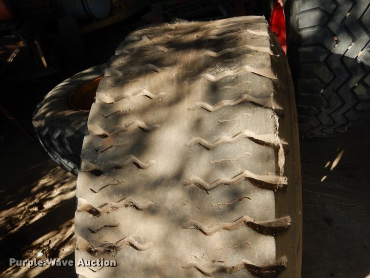 image for item EC9066 (5) tires and wheels