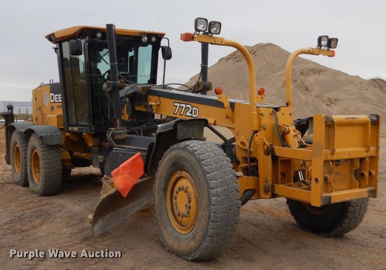 image for item EC9117 2005 John Deere 772D motor grader