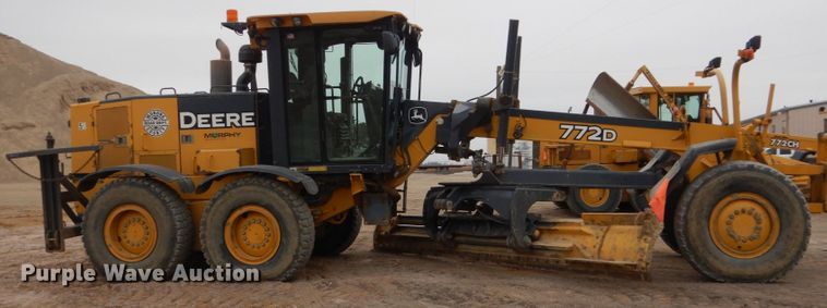 image for item EC9117 2005 John Deere 772D motor grader