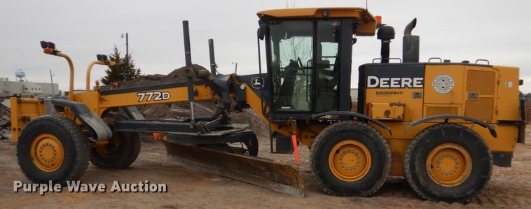 image for item EC9117 2005 John Deere 772D motor grader