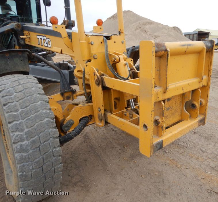 image for item EC9117 2005 John Deere 772D motor grader
