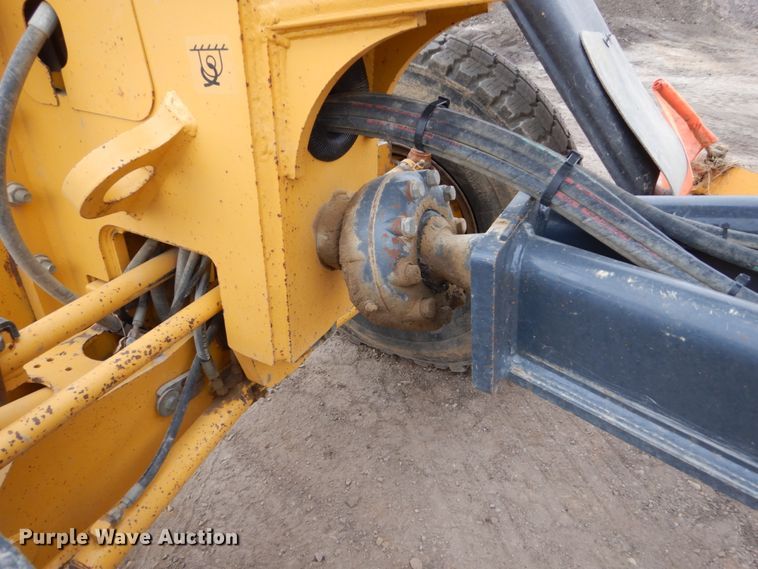 image for item EC9117 2005 John Deere 772D motor grader