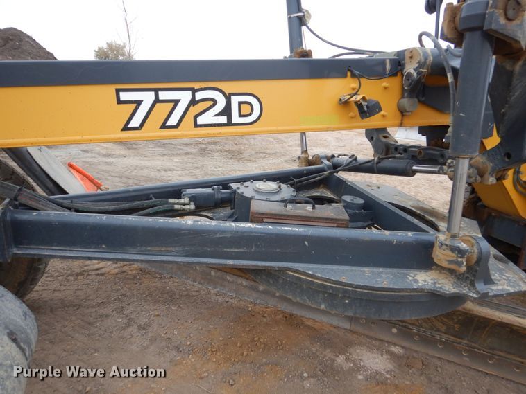 image for item EC9117 2005 John Deere 772D motor grader