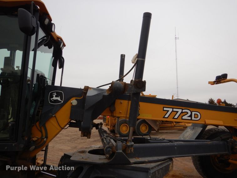 image for item EC9117 2005 John Deere 772D motor grader