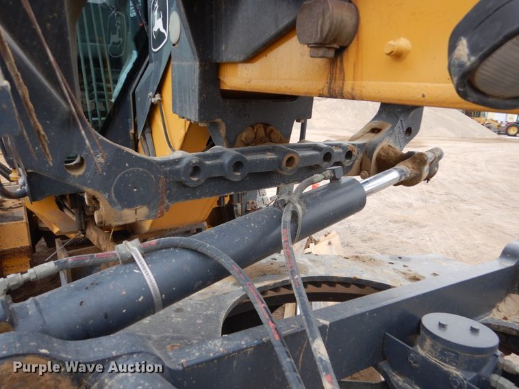 image for item EC9117 2005 John Deere 772D motor grader