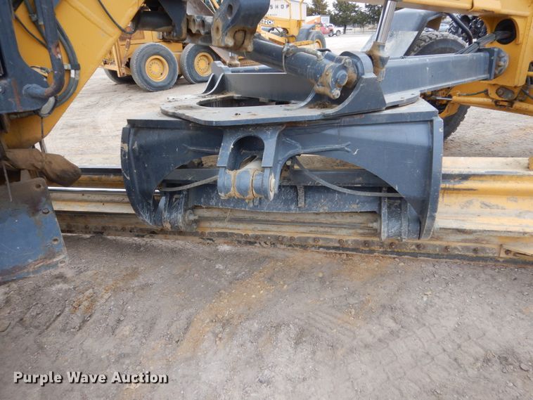 image for item EC9117 2005 John Deere 772D motor grader