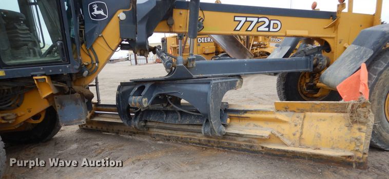image for item EC9117 2005 John Deere 772D motor grader