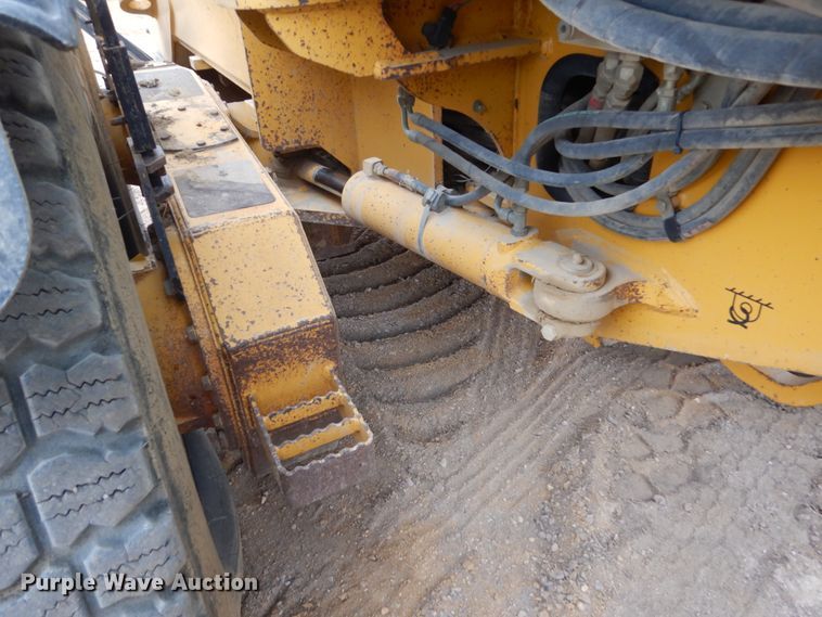 image for item EC9117 2005 John Deere 772D motor grader