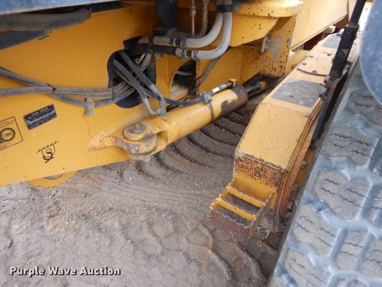 image for item EC9117 2005 John Deere 772D motor grader