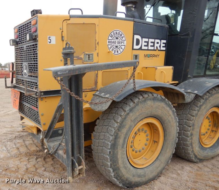 image for item EC9117 2005 John Deere 772D motor grader