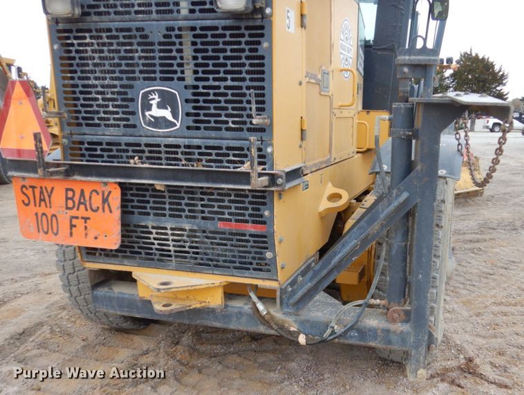 image for item EC9117 2005 John Deere 772D motor grader