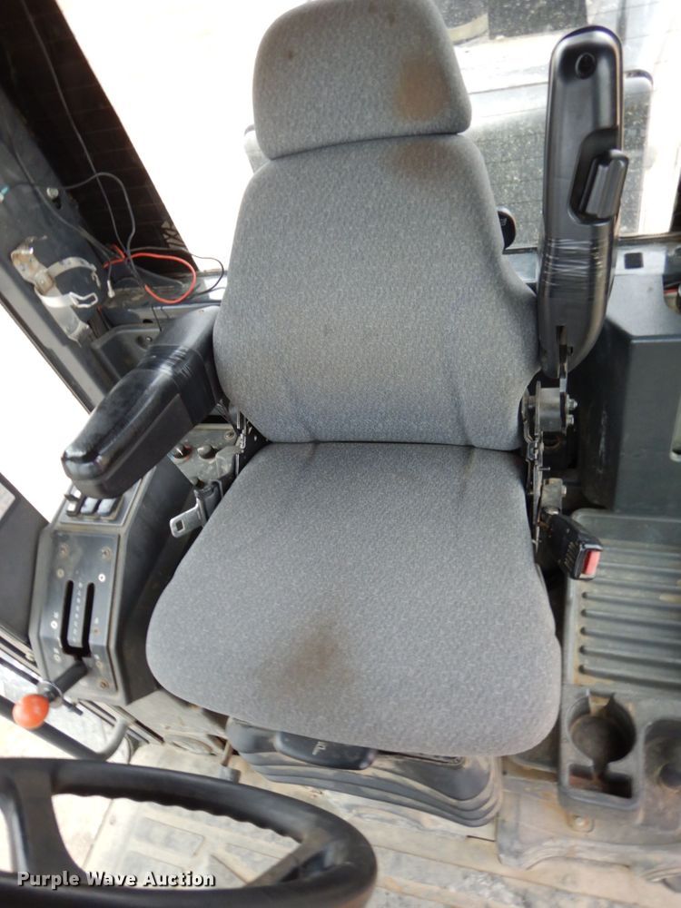 image for item EC9117 2005 John Deere 772D motor grader