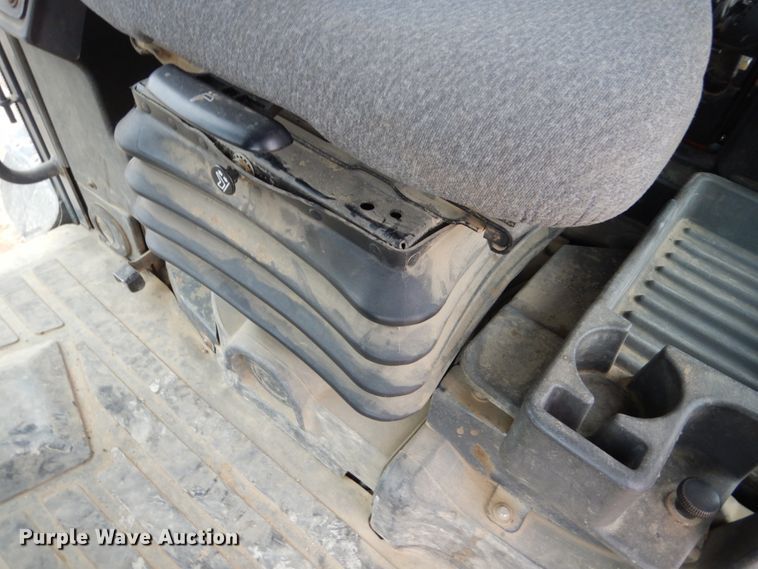 image for item EC9117 2005 John Deere 772D motor grader