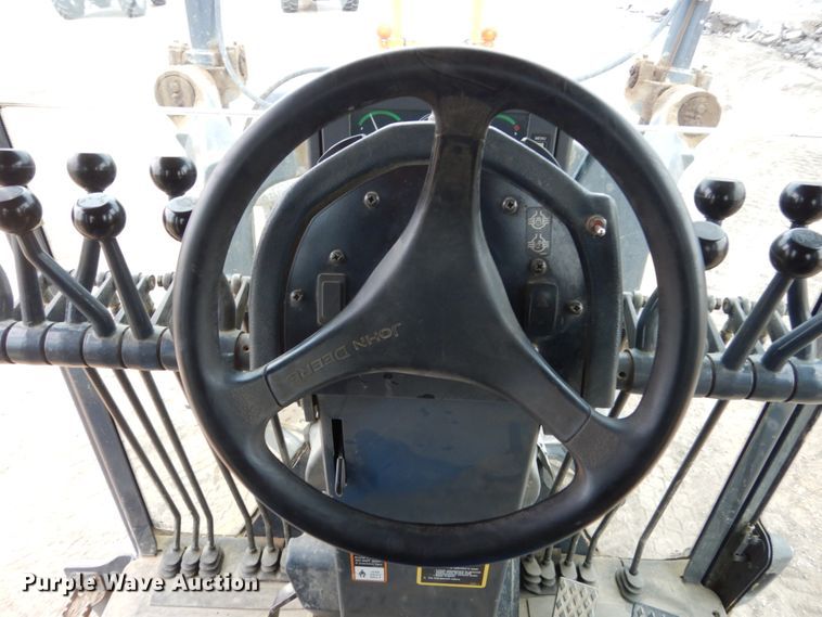 image for item EC9117 2005 John Deere 772D motor grader