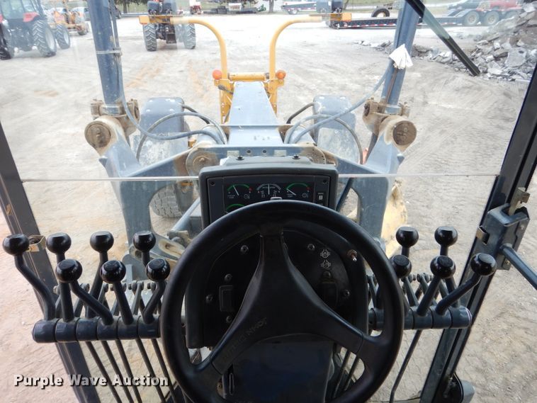 image for item EC9117 2005 John Deere 772D motor grader