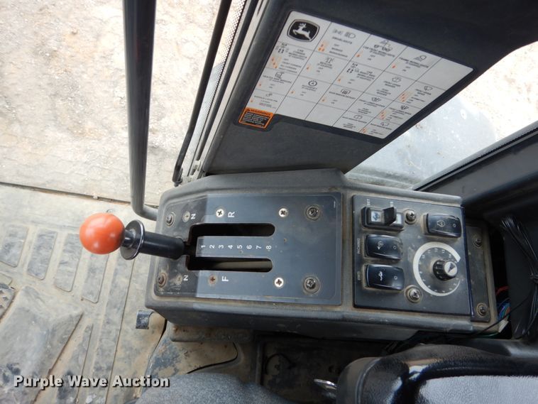 image for item EC9117 2005 John Deere 772D motor grader