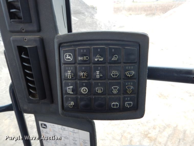 image for item EC9117 2005 John Deere 772D motor grader