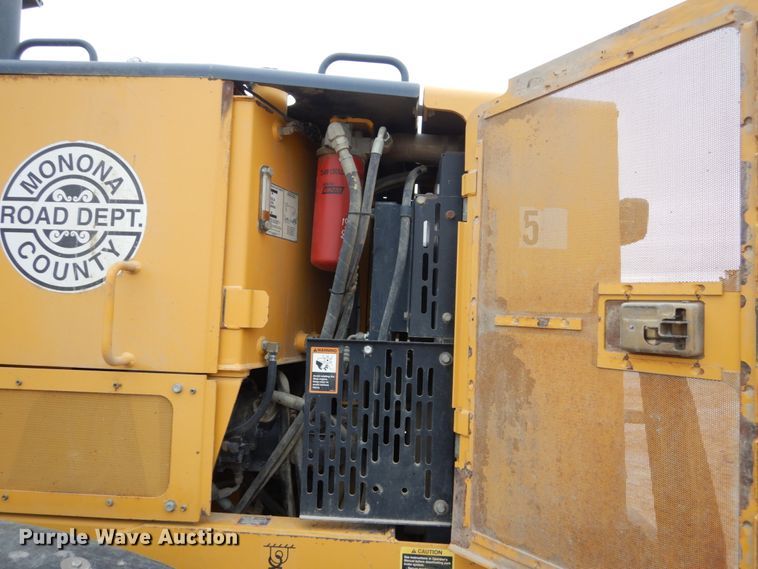 image for item EC9117 2005 John Deere 772D motor grader