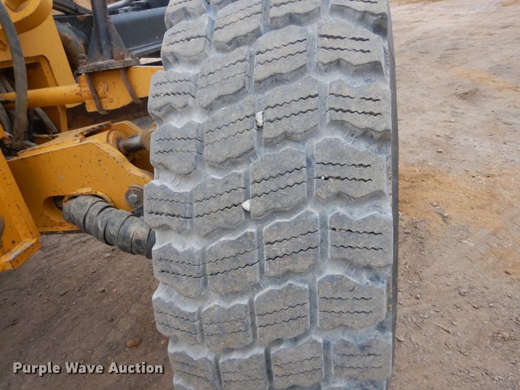 image for item EC9117 2005 John Deere 772D motor grader