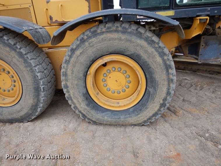 image for item EC9117 2005 John Deere 772D motor grader