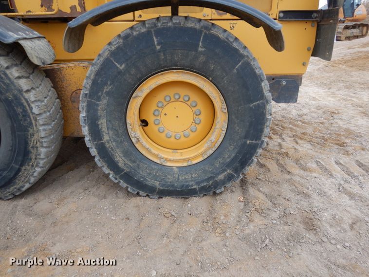 image for item EC9117 2005 John Deere 772D motor grader