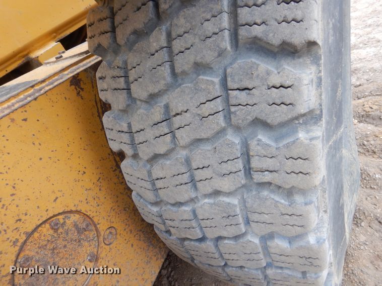 image for item EC9117 2005 John Deere 772D motor grader