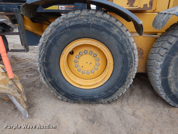 image for item EC9117 2005 John Deere 772D motor grader