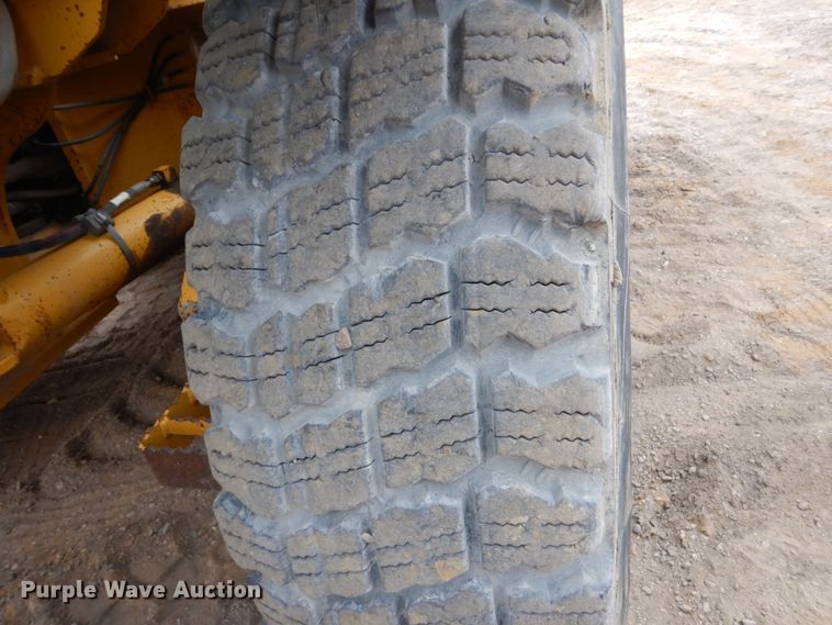 image for item EC9117 2005 John Deere 772D motor grader