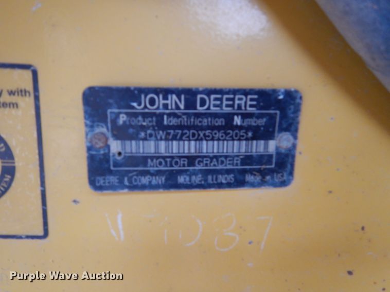 image for item EC9117 2005 John Deere 772D motor grader
