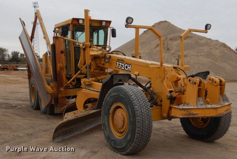 image for item EC9118 2000 John Deere 772CH motor grader