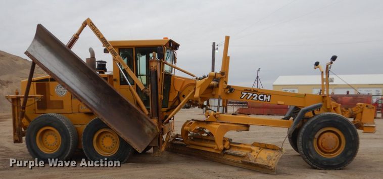 image for item EC9118 2000 John Deere 772CH motor grader