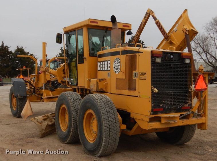 image for item EC9118 2000 John Deere 772CH motor grader