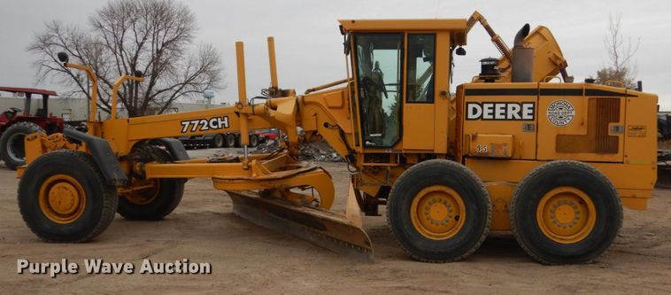 image for item EC9118 2000 John Deere 772CH motor grader