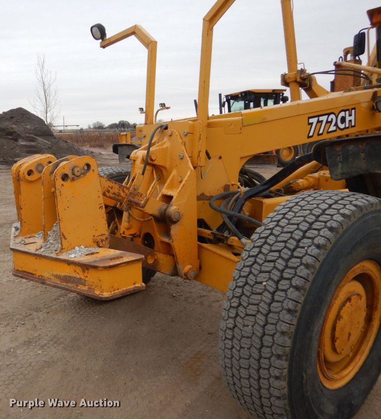 image for item EC9118 2000 John Deere 772CH motor grader