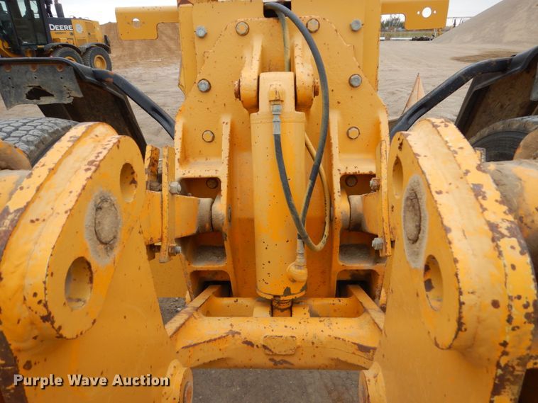 image for item EC9118 2000 John Deere 772CH motor grader