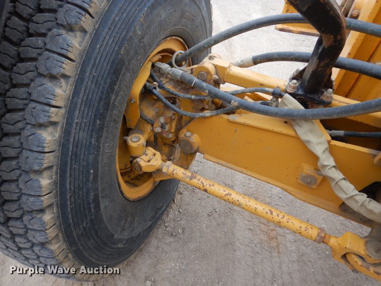 image for item EC9118 2000 John Deere 772CH motor grader