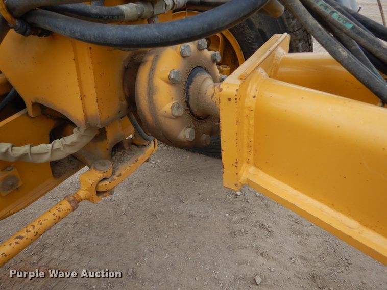 image for item EC9118 2000 John Deere 772CH motor grader