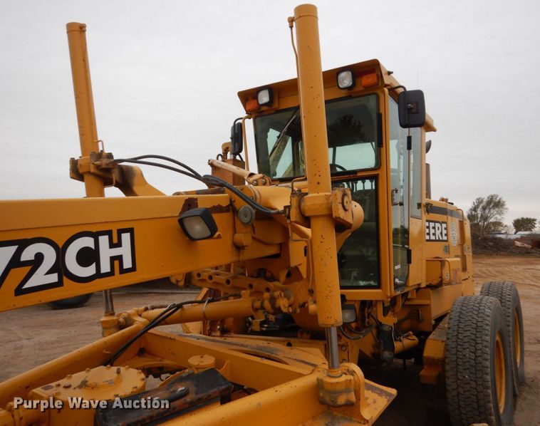 image for item EC9118 2000 John Deere 772CH motor grader