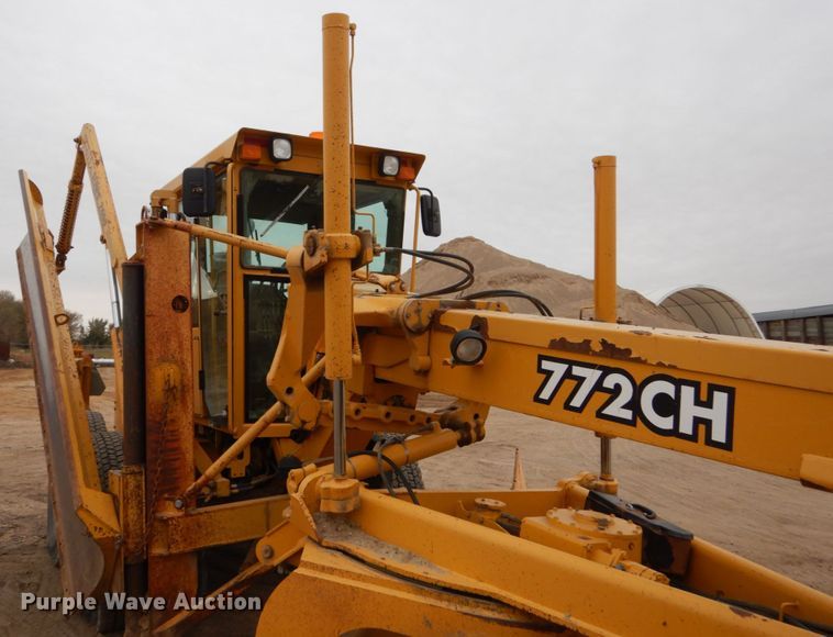 image for item EC9118 2000 John Deere 772CH motor grader