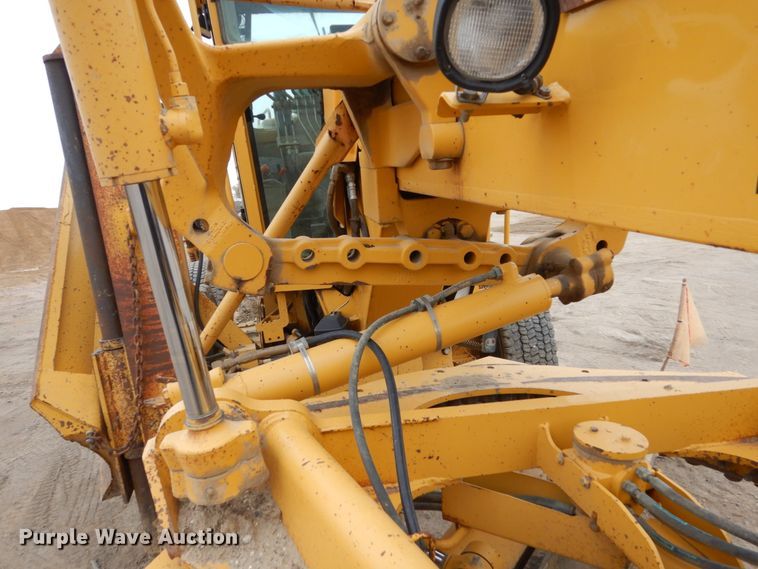 image for item EC9118 2000 John Deere 772CH motor grader