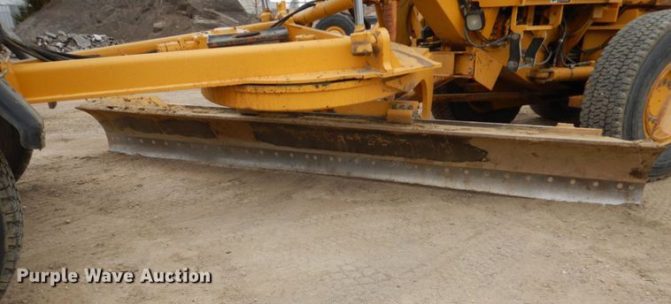 image for item EC9118 2000 John Deere 772CH motor grader