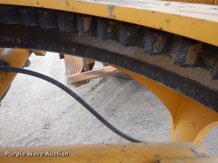 image for item EC9118 2000 John Deere 772CH motor grader