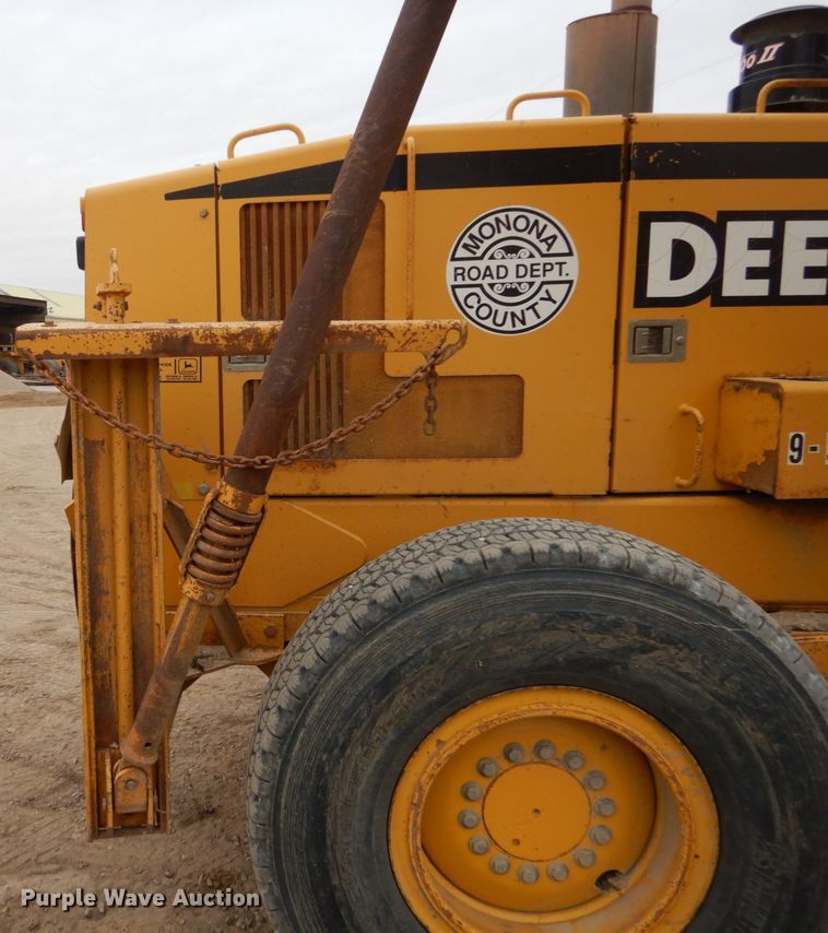 image for item EC9118 2000 John Deere 772CH motor grader