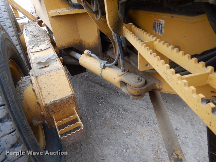 image for item EC9118 2000 John Deere 772CH motor grader