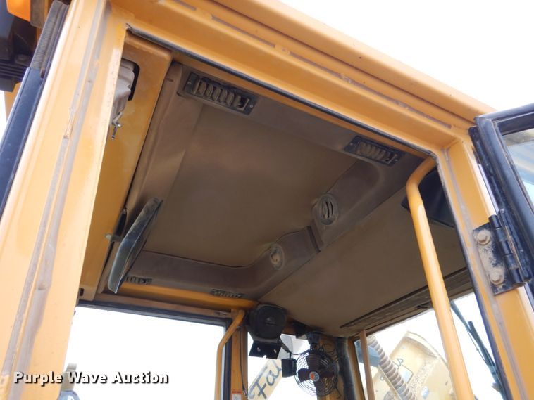 image for item EC9118 2000 John Deere 772CH motor grader