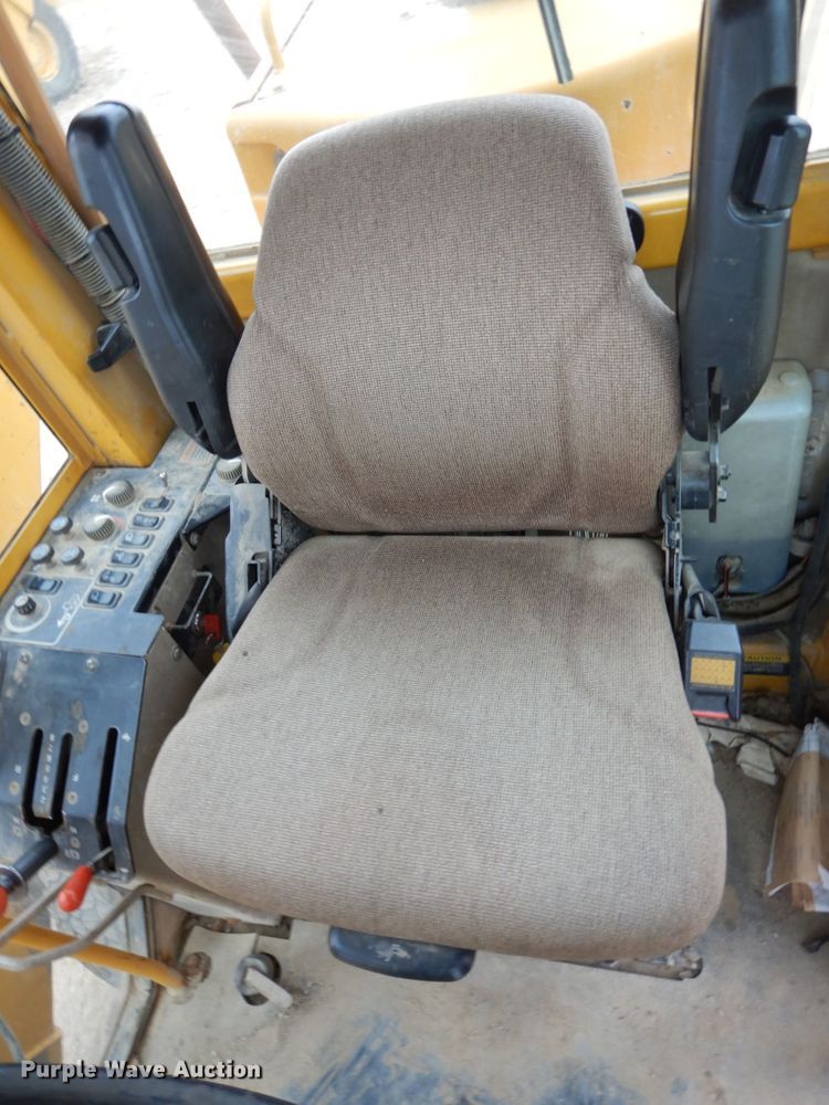 image for item EC9118 2000 John Deere 772CH motor grader