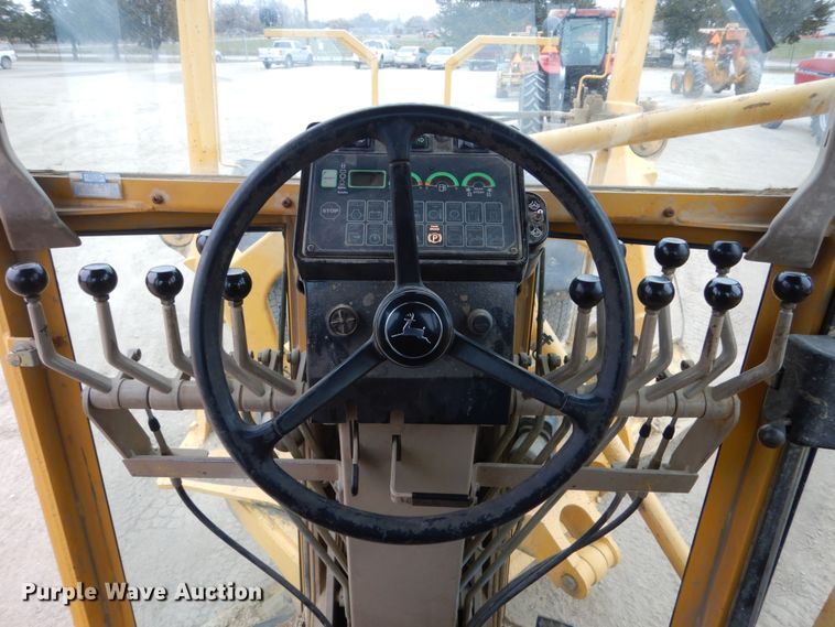 image for item EC9118 2000 John Deere 772CH motor grader