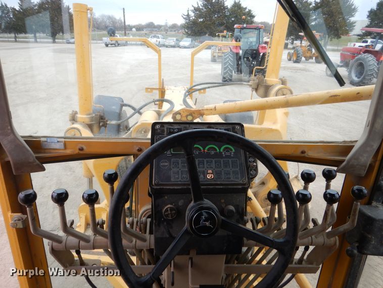 image for item EC9118 2000 John Deere 772CH motor grader